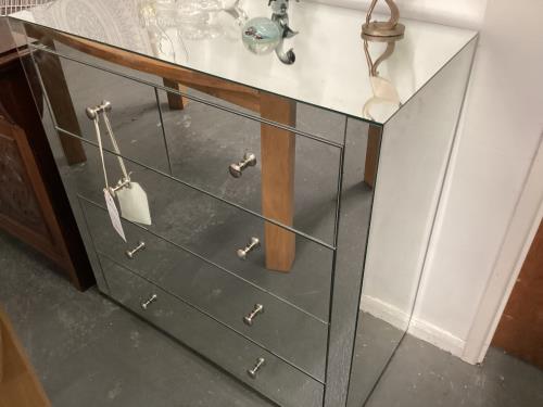Glass chest of drawers/ slight damage 