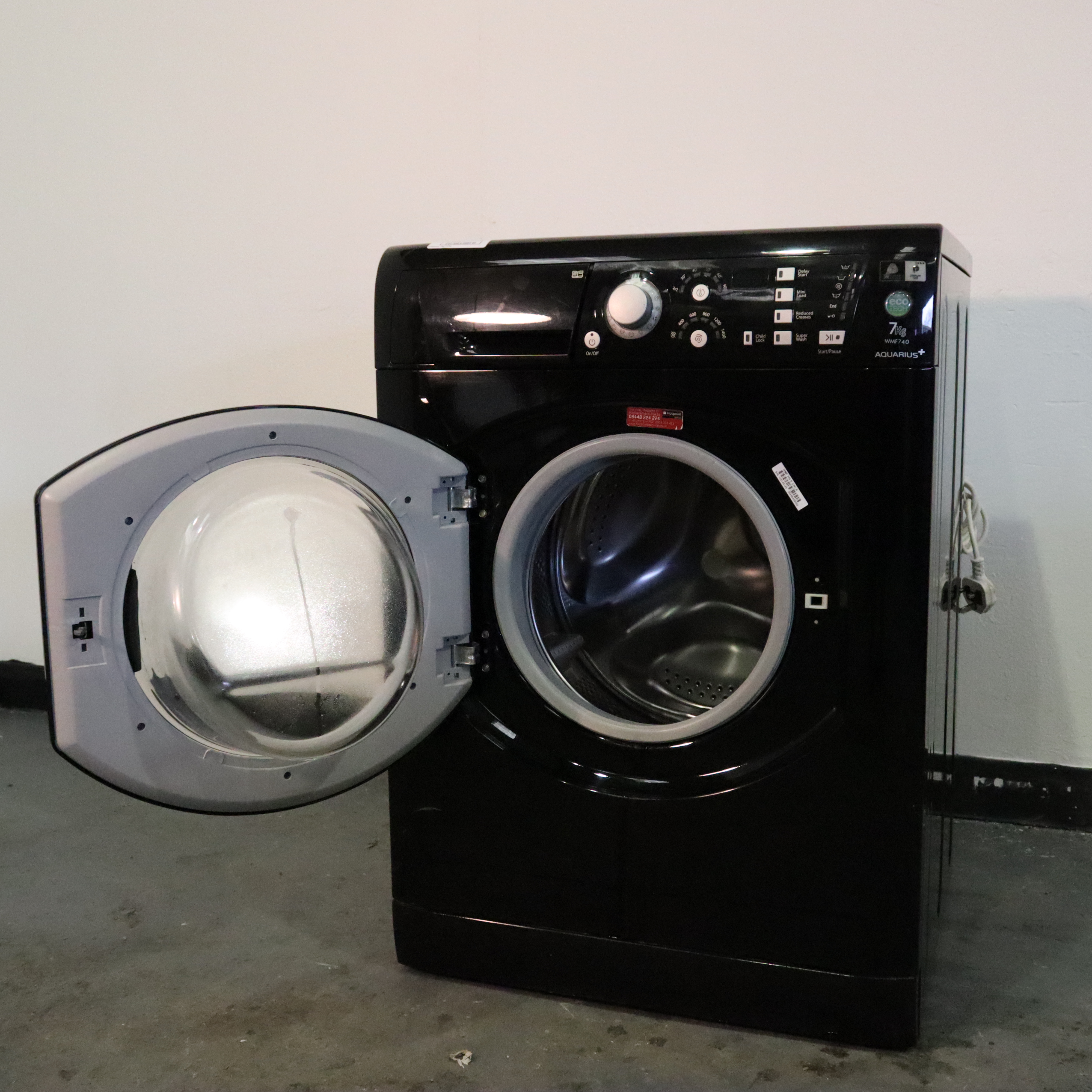 Black Hotpoint 7kg Washing Machine 