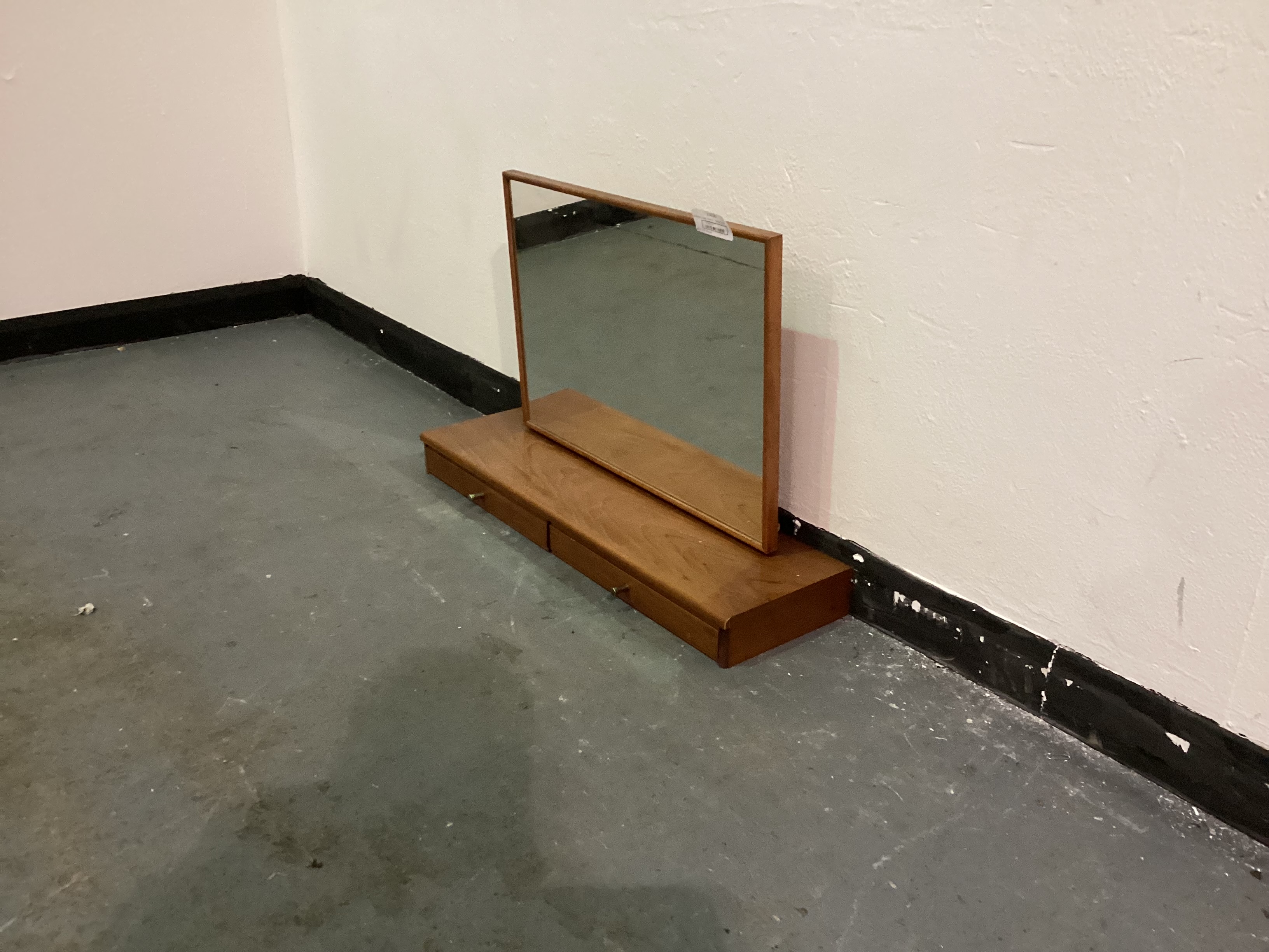 Self-Standing Mirror with Drawers