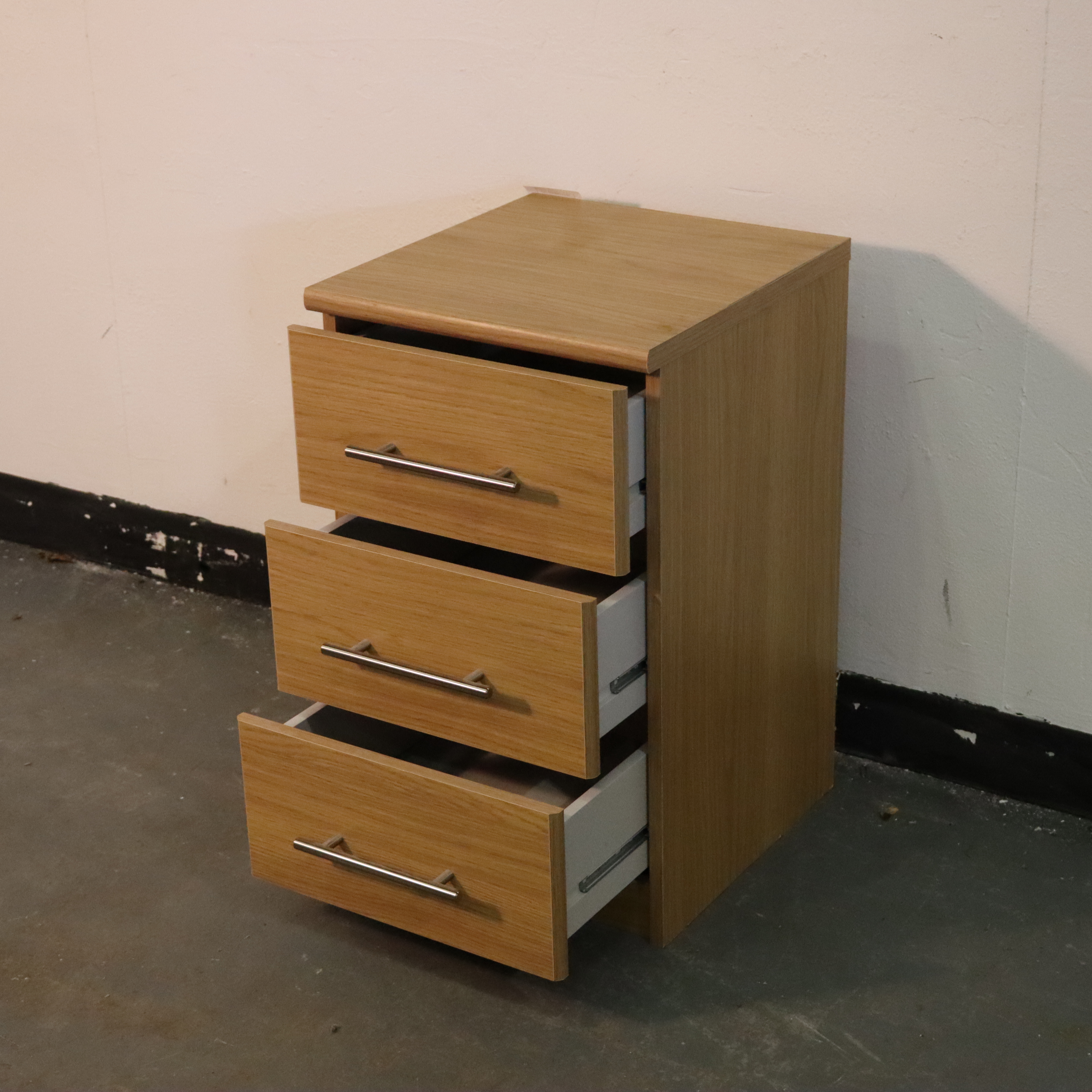 Small Lightwood Chest of Drawers