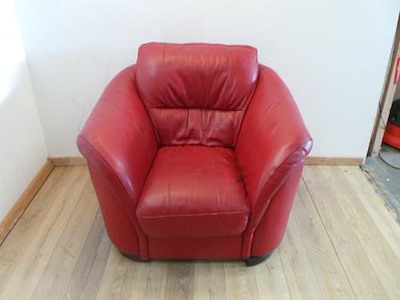 Red Leatherette Cuddle Chair